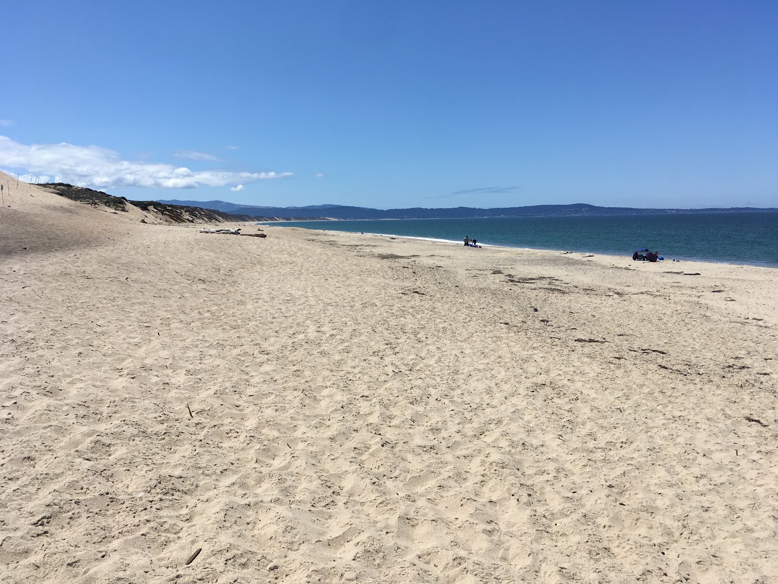 Foto von Marina Beach mit feiner beiger sand Oberfläche
