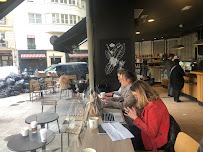 Atmosphère du Restaurant servant le petit-déjeuner Starbucks à Paris - n°2