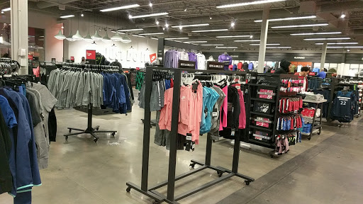 Clothing Store «Nike Factory Store», reviews and photos, 3905 Eagan Outlets Pkwy #200, Eagan, MN 55122, USA