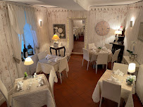 Atmosphère du Restaurant de spécialités provençales Chez Thomé à Le Tholonet - n°10