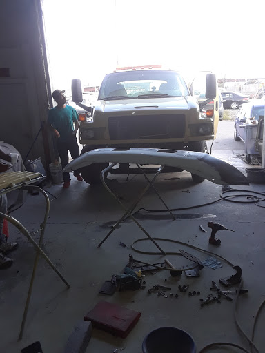 Auto Body Shop «303 Denver Auto Body», reviews and photos, 1801 W Colfax Ave, Denver, CO 80204, USA