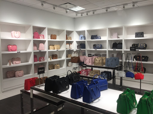 Fashion Accessories Store «Michael Kors», reviews and photos, 80 Premium Outlets Blvd Suite 323, Merrimack, NH 03054, USA