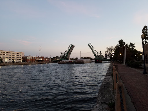 Park «Billie Limacher Bicentennial Park», reviews and photos, 201 W Jefferson St, Joliet, IL 60432, USA