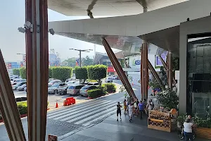 Peri-Roosevelt Mall image