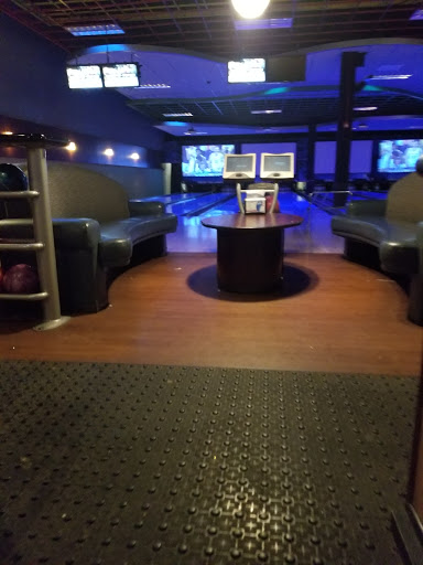 Bowling Alley «Strike Ten Lanes & Lounge», reviews and photos, 800 E Nerge Rd, Roselle, IL 60172, USA