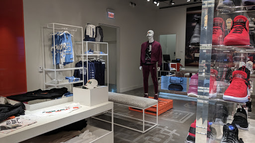 Shoe Store «Footaction», reviews and photos, 32 S State St, Chicago, IL 60603, USA