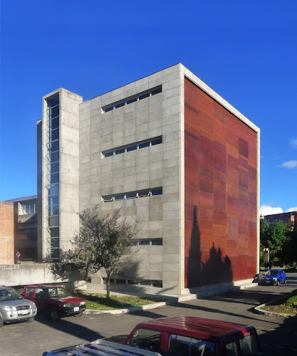 Edificio de Postgrado de Arquitectura Universidad de Cuenca