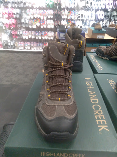 Shoe Store «Off Broadway Shoe Warehouse», reviews and photos, 8600 Ward Pkwy, Kansas City, MO 64114, USA