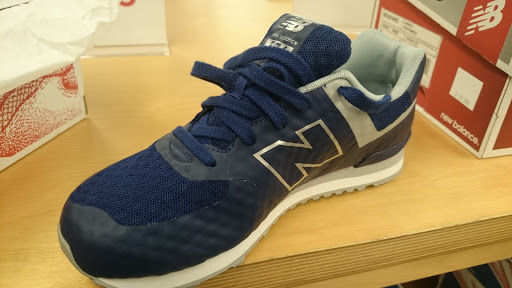 Shoe Store «New Balance Factory Store», reviews and photos, 8155 Arroyo Cir #7, Gilroy, CA 95020, USA