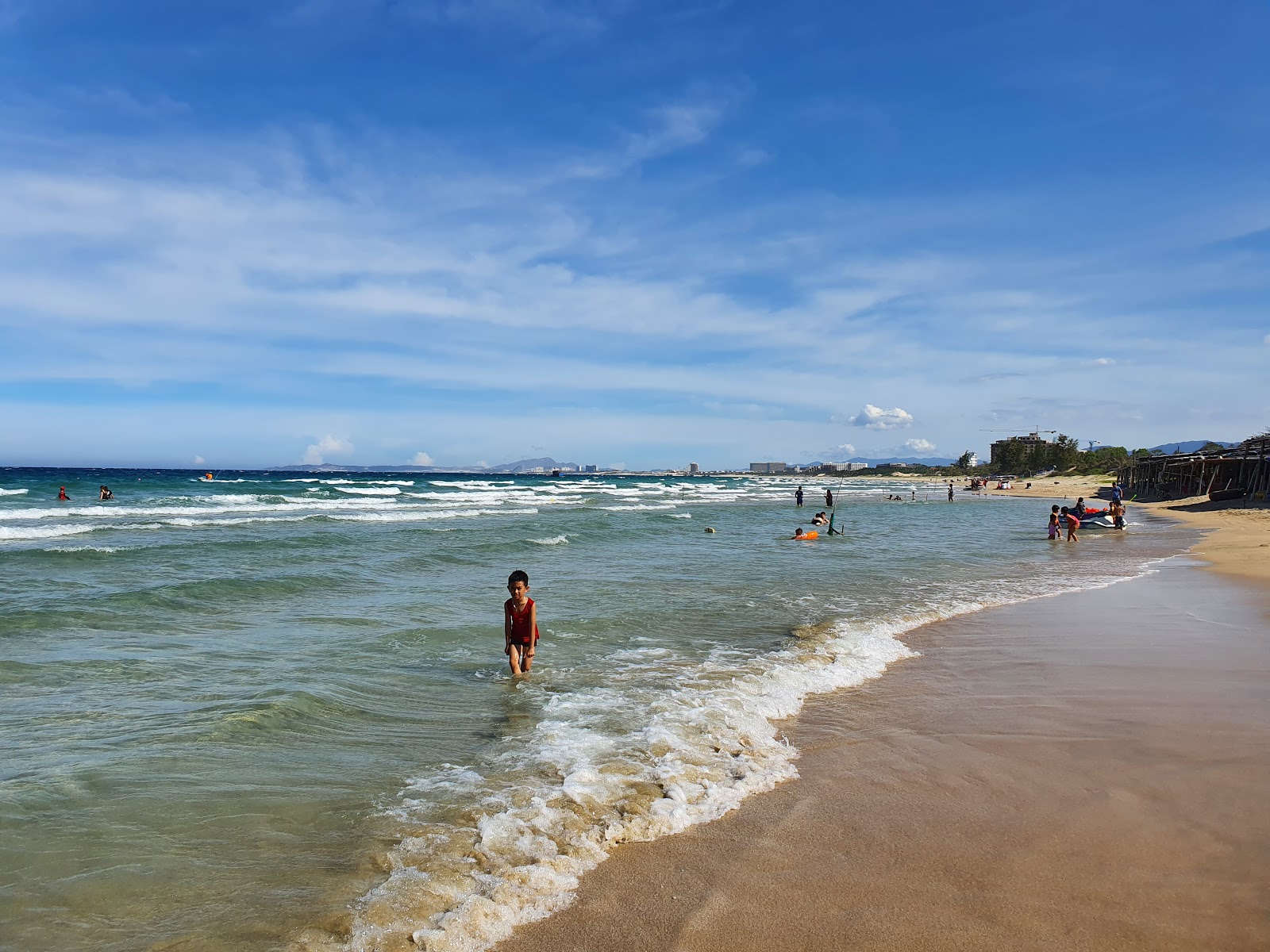 Foto von Bai Dai Strand und die siedlung