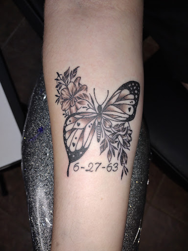Explore mom of 3 tattoo ideas, creative tattoo ideas in Searcy, available at Eternal Art Tattoo Studio lc