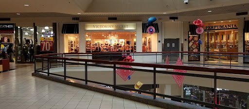 Shopping Mall «North Riverside Park Mall», reviews and photos, 7501 W Cermak Rd, N Riverside, IL 60546, USA