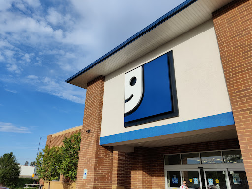 Thrift Store «Lake Hallie Goodwill Retail Store & Training Center», reviews and photos, 2759 S Prairie View Rd, Chippewa Falls, WI 54729, USA