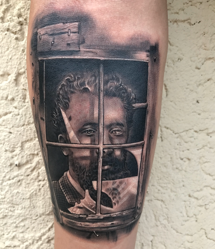 Explore ideas de tattoo para hombres, creative tattoo ideas in Spring, available at Kreative Kingdom Tattoo Studio