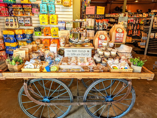 Pet Supply Store «Petapoluza Pet Supply & Grooming», reviews and photos, 114 N 36th St, Seattle, WA 98103, USA