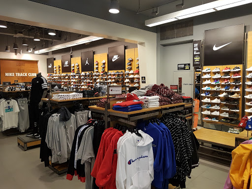 Shoe Store «Finish Line», reviews and photos, 4200 Conroy Rd #120, Orlando, FL 32839, USA