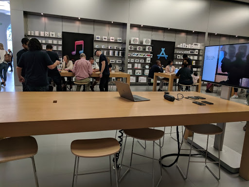 Computer Store «Apple Greenwich Avenue», reviews and photos, 356 Greenwich Ave, Greenwich, CT 06830, USA