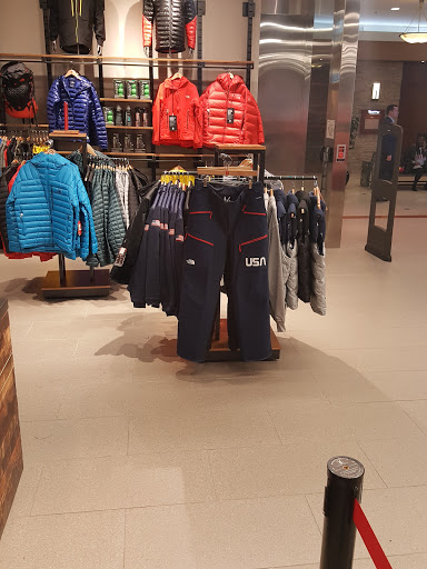 Clothing Store «The North Face», reviews and photos, 4325 Glenwood Ave, Raleigh, NC 27612, USA