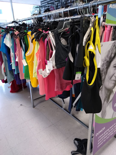 Thrift Store «Goodwill - Glendale», reviews and photos, 1622 W Glenoaks Blvd, Glendale, CA 91202, USA