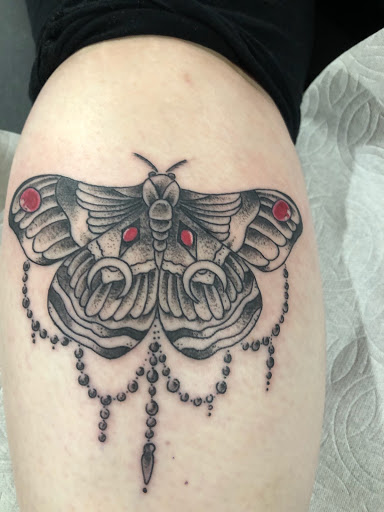 Tattoo Shop «Nine Lives Tattoo», reviews and photos, 61 N Holladay Dr, Seaside, OR 97138, USA