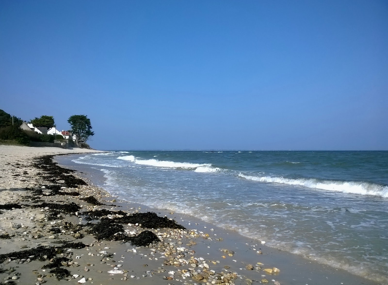 Plage de Kerbourgnec'in fotoğrafı ve yerleşim