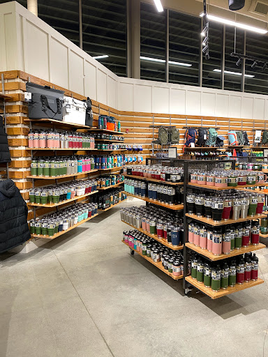 Clothing Store «L.L. Bean», reviews and photos, 340 Legacy Pl, Dedham, MA 02026, USA