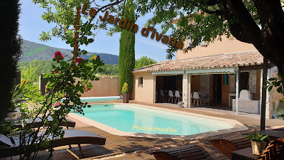 LE JARDIN D'IVANA B&B - CHAMBRES ET TABLE D'HÔTES -PISCINE CHAUFFÉE à Oppède
