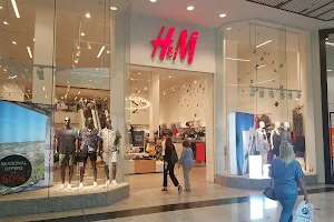 H&M image