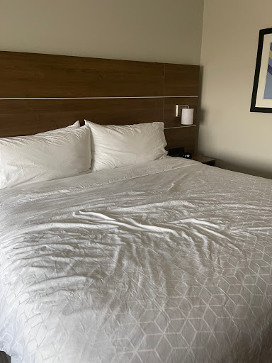 Holiday Inn Express & Suites Corona, an IHG Hotel image