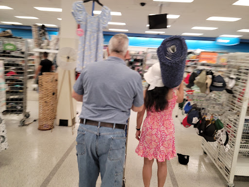 Clothing Store «Ross Dress for Less», reviews and photos, 921 E Commercial Blvd, Oakland Park, FL 33334, USA