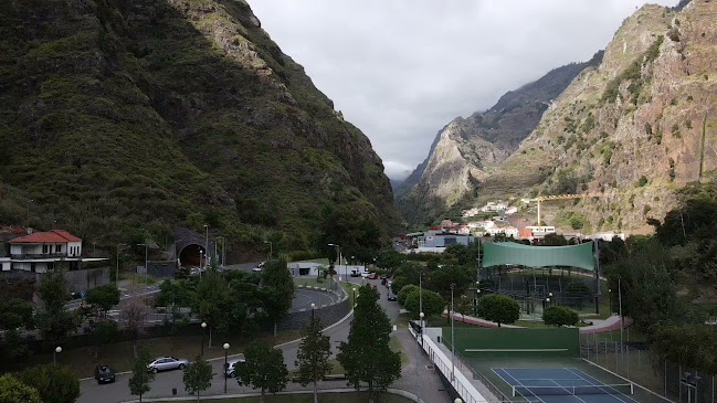 Avaliações doCentro Desportivo da Madeira em Ribeira Brava - Campo de futebol