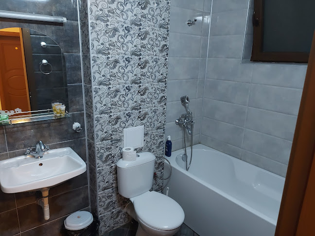 ул. „Лазарец“ 2, 2790 Якоруда