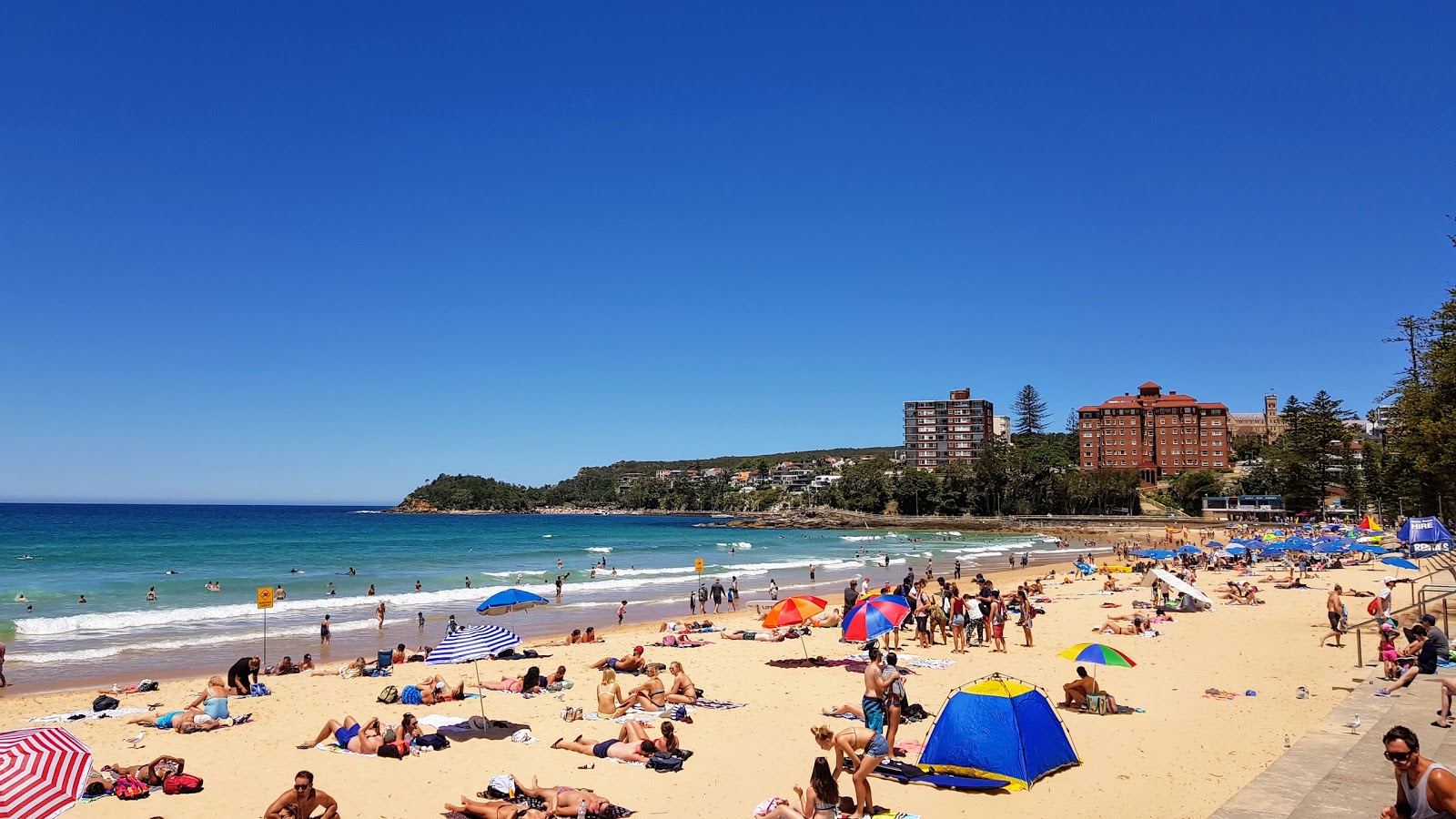 Photo of Manly Beach and the settlement