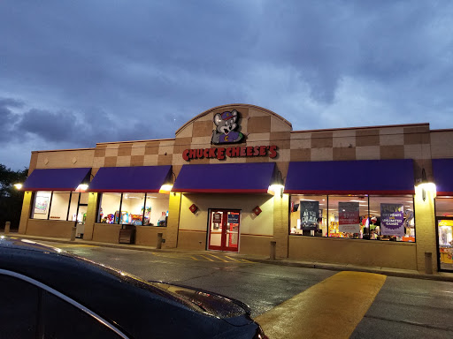 Shopping Mall «Riverpoint Center», reviews and photos, 1730 W Fullerton Ave, Chicago, IL 60614, USA