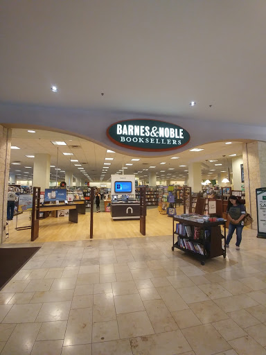 Book Store «Barnes & Noble», reviews and photos, 3000 Prairie Center Dr, Eden Prairie, MN 55344, USA