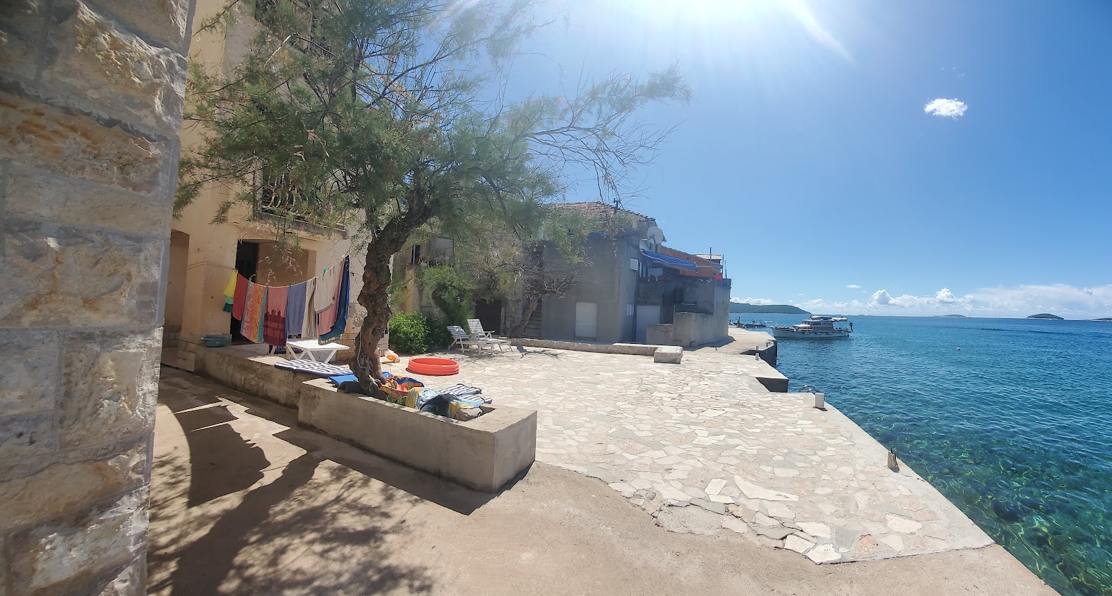Photo de Prvis Luka Beach avec un rivage spacieux