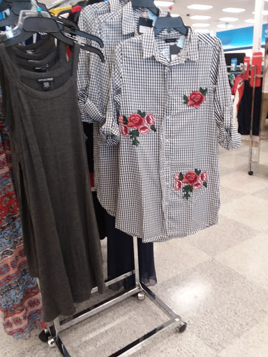 Clothing Store «Ross Dress for Less», reviews and photos, 20 N West End Blvd, Quakertown, PA 18951, USA