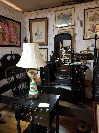 Antique Furniture Store «Useful Things Antiques & Collectibles Store», reviews and photos, 11 Crenshaw Ln, Coxs Creek, KY 40013, USA