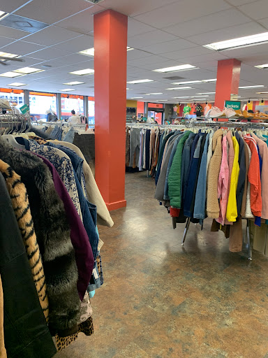 Used Clothing Store «Buffalo Exchange Austin», reviews and photos, 2904 Guadalupe St, Austin, TX 78705, USA