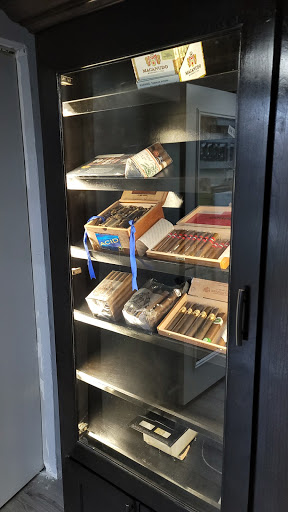 Liquor Store «Peachtree Package Store», reviews and photos, 300 Peachtree St NE # Cs1, Atlanta, GA 30308, USA