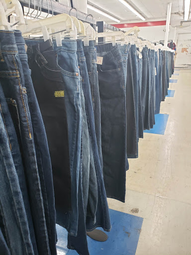 Thrift Store «Park Avenue Thrift», reviews and photos, 1021 Jesse Jewell Pkwy, Gainesville, GA 30501, USA