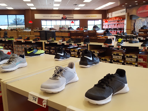 Shoe Store «Famous Footwear», reviews and photos, 14929 Florence Trail, Apple Valley, MN 55124, USA
