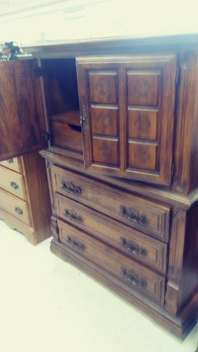 Thrift Store «72nd Street Goodwill», reviews and photos, 1415 E 72nd St, Tacoma, WA 98404, USA