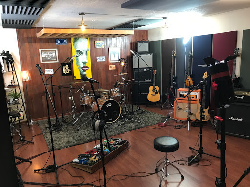 RMR Producciones / estudio de grabación y cuarto para ensayos en Puebla