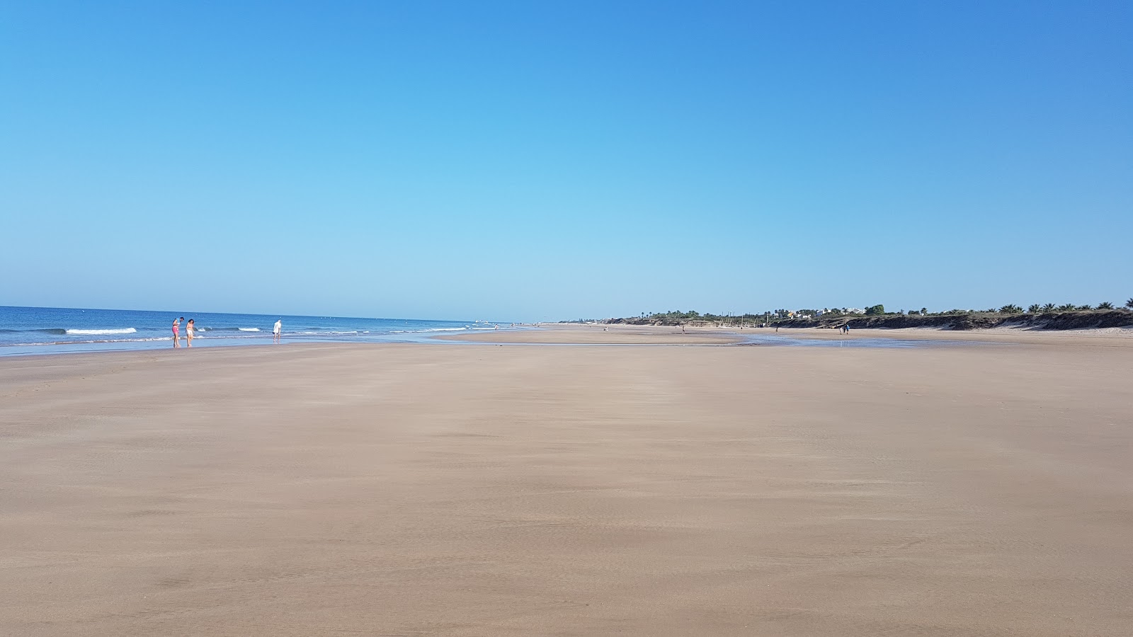 Foto de Playa de la Ballena con recta y larga