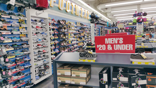 Sporting Goods Store «Big 5 Sporting Goods - Chino Hills», reviews and photos, 3975 Grand Ave, Chino, CA 91710, USA