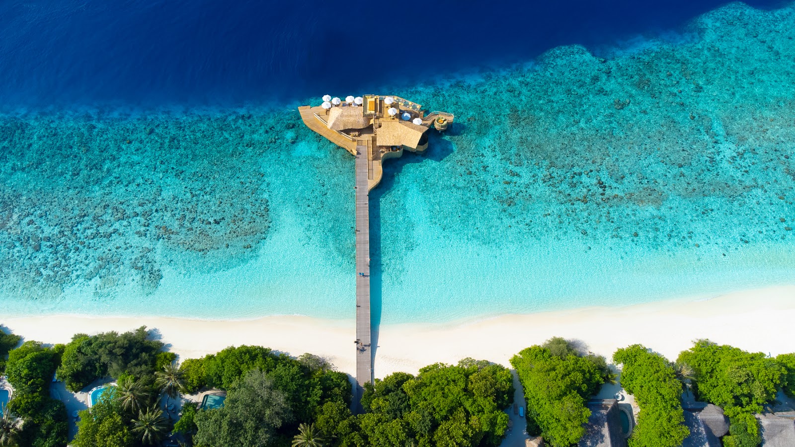 Zdjęcie Plaża na wyspie Hedufuri i osada