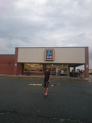 Supermarket «ALDI», reviews and photos, 1705 W Edgar Rd, Linden, NJ 07036, USA