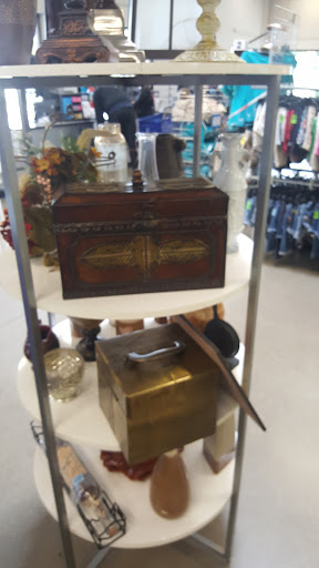Thrift Store «Goodwill Store & Donation Center», reviews and photos, 543 North Ave, Glendale Heights, IL 60139, USA