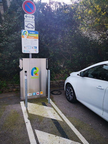 Borne de recharge de véhicules électriques RÉVÉO Charging Station Banyuls-sur-Mer